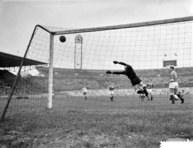 Voetbal Blauw-Wit tegen Fortuna '54 (1-0). Doelpunt van Blauw-Wit., Bestanddeelnr 909-9335