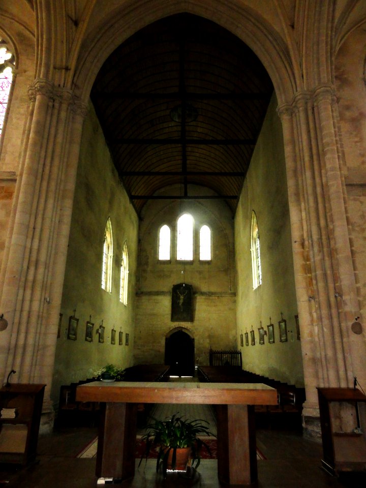 Vivoin (Sarthe) église intérieur, nef