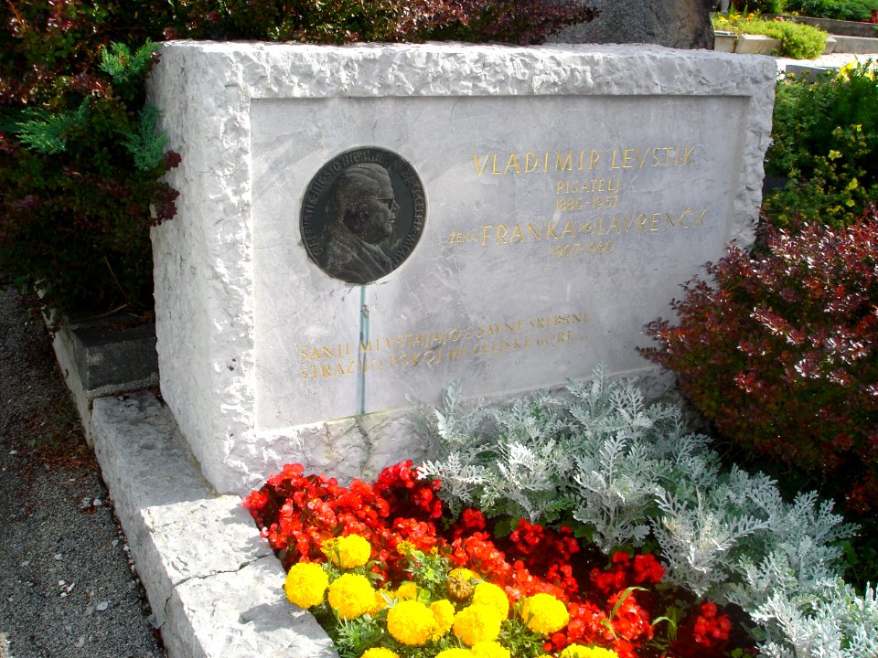 Vladimir Levstik Grave, Celje 02