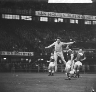 Voetbal Nederland tegen Ierland 4-0 spelmoment Tonnie van der Linden, Bestanddeelnr 913-9057