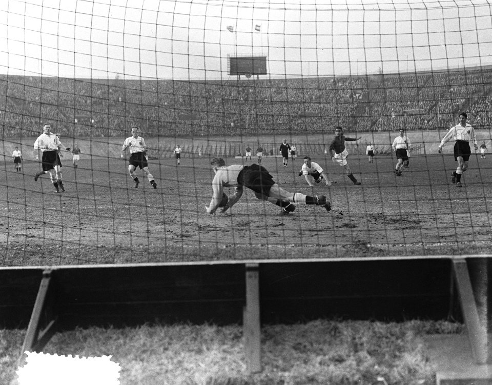 Voetbal Nederland tegen Londen (profs), Bestanddeelnr 906-3417