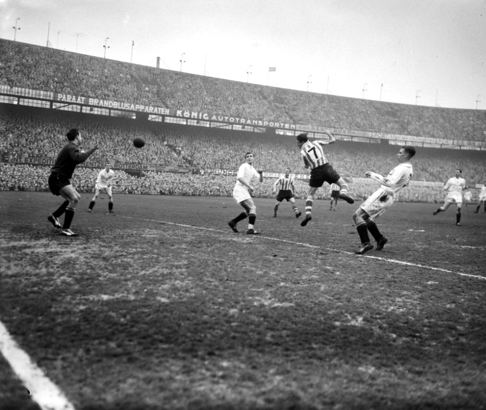 Voetbal Feyenoord tegen Sparta 0-3 drukte bij het stadion Tony Van Ede (rechts s, Bestanddeelnr 910-1977