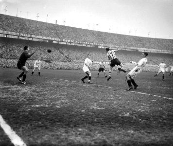 Voetbal Feyenoord tegen Sparta 0-3 drukte bij het stadion Tony Van Ede (rechts s, Bestanddeelnr 910-1977