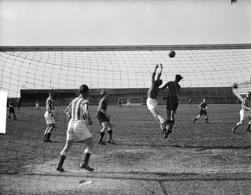 Voetbal Mariniers-Rotterdamse politie spelmoment, Bestanddeelnr 903-3914