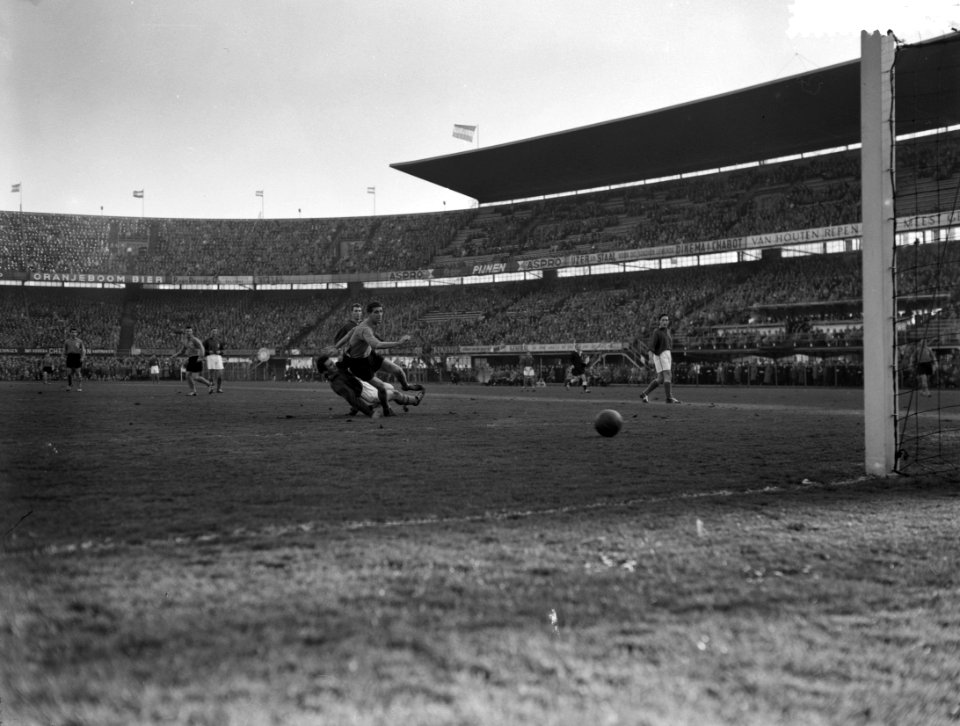 Voetbal Nederland tegen Luxemburg 4-1, Bestanddeelnr 908-4124
