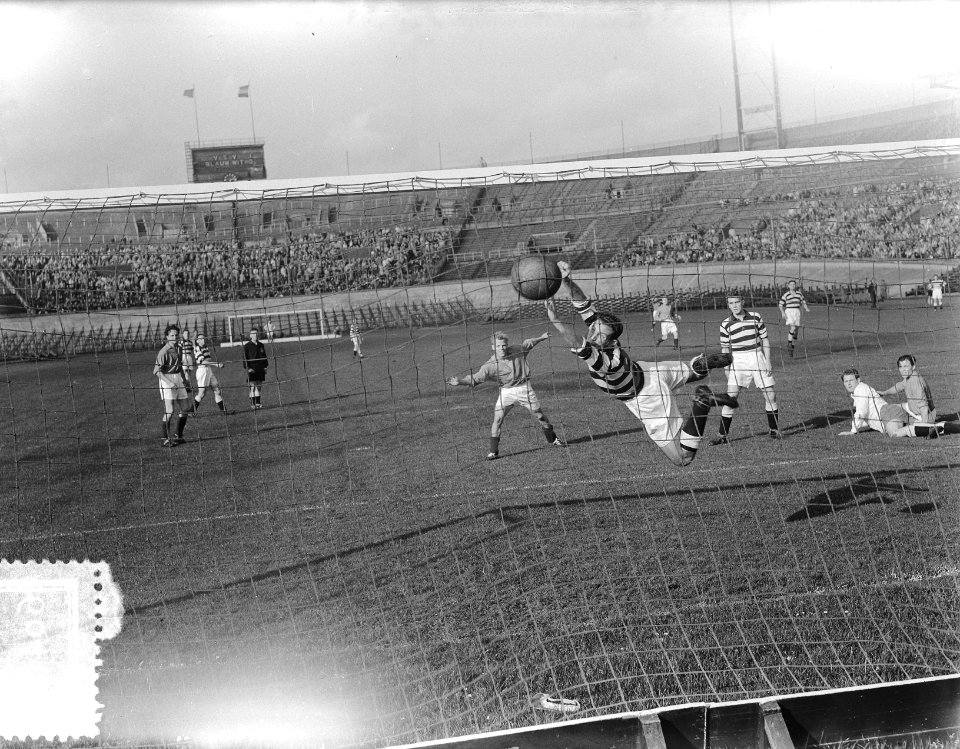 Voetbal Blauw-Wit tegen VSV, spelmoment, Bestanddeelnr 906-0461
