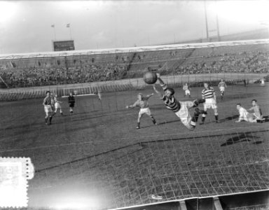 Voetbal Blauw-Wit tegen VSV, spelmoment, Bestanddeelnr 906-0461