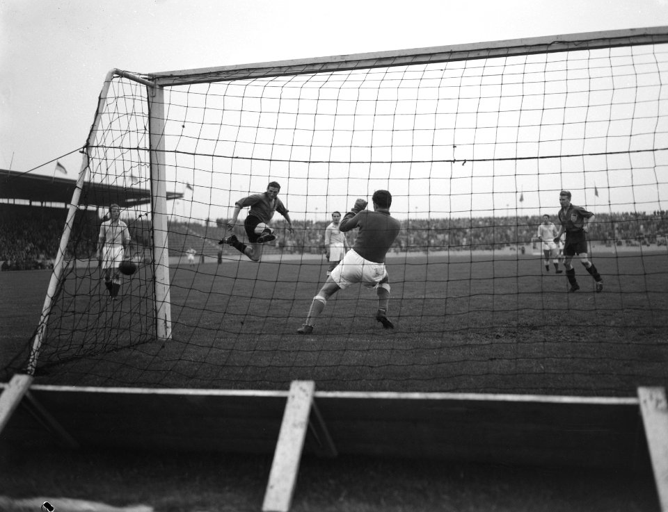 Voetbal BVV tegen HDVS, spelmomenten, Bestanddeelnr 906-7745