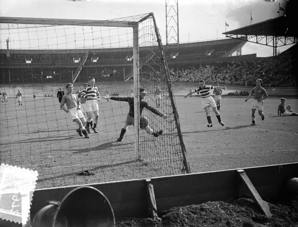 Voetbal Blauw-Wit tegen Stormvogels. Spelmoment, Bestanddeelnr 905-2972