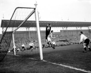 Voetbal Nederland tegen Duitsland in Olympisch Stadion Amsterdam Tilkowski en v, Bestanddeelnr 908-4686