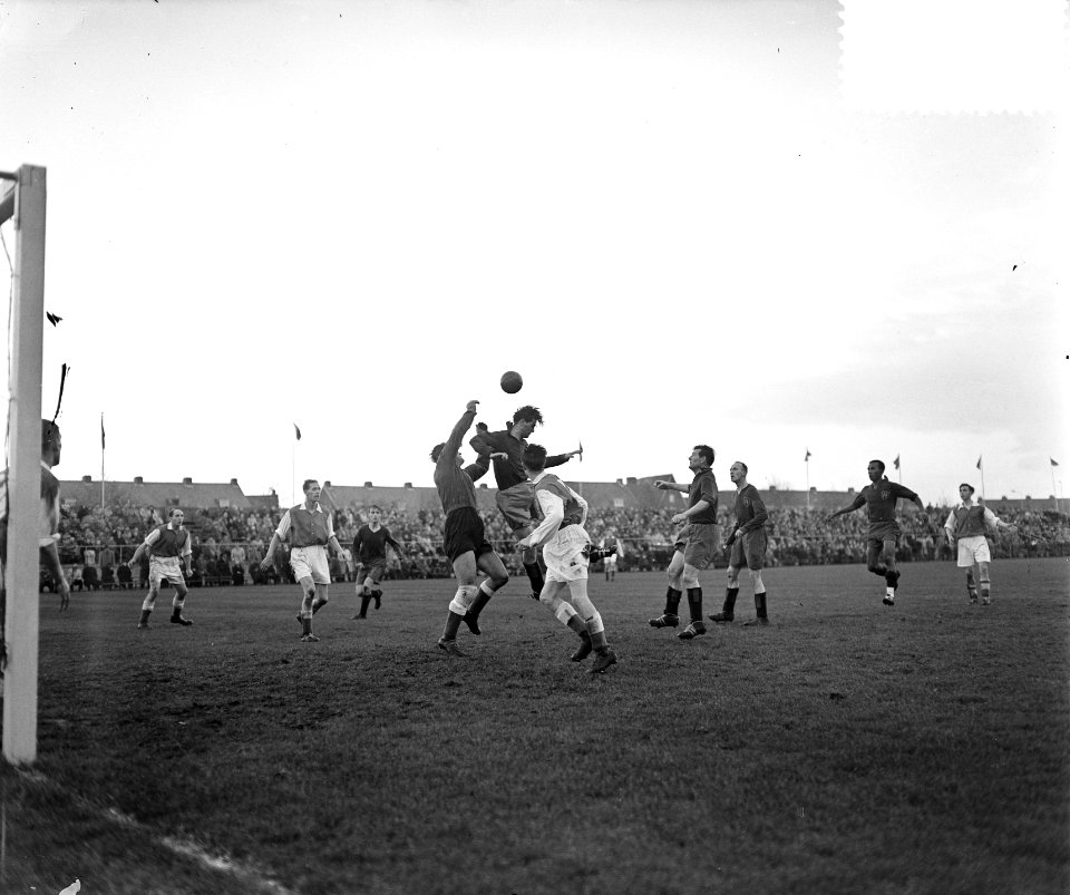 Voetbal Haarlem tegen HVC, Bestanddeelnr 906-8410