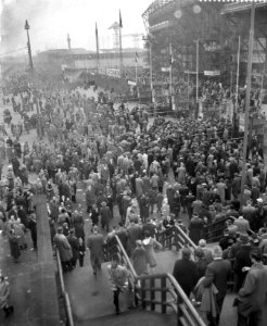 Voetbal Feyenoord tegen Sparta 0-3 drukte bij het stadion, Bestanddeelnr 910-1975