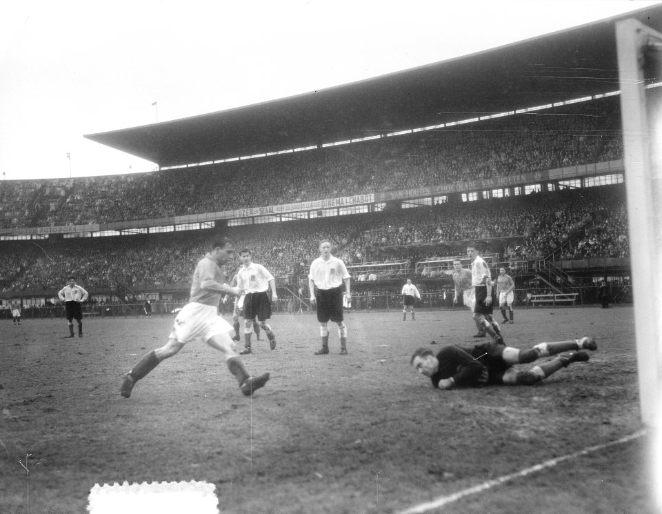 Voetbal Nederland tegen Engeland (amateurs) te Rotterdam, Bestanddeelnr 906-3279
