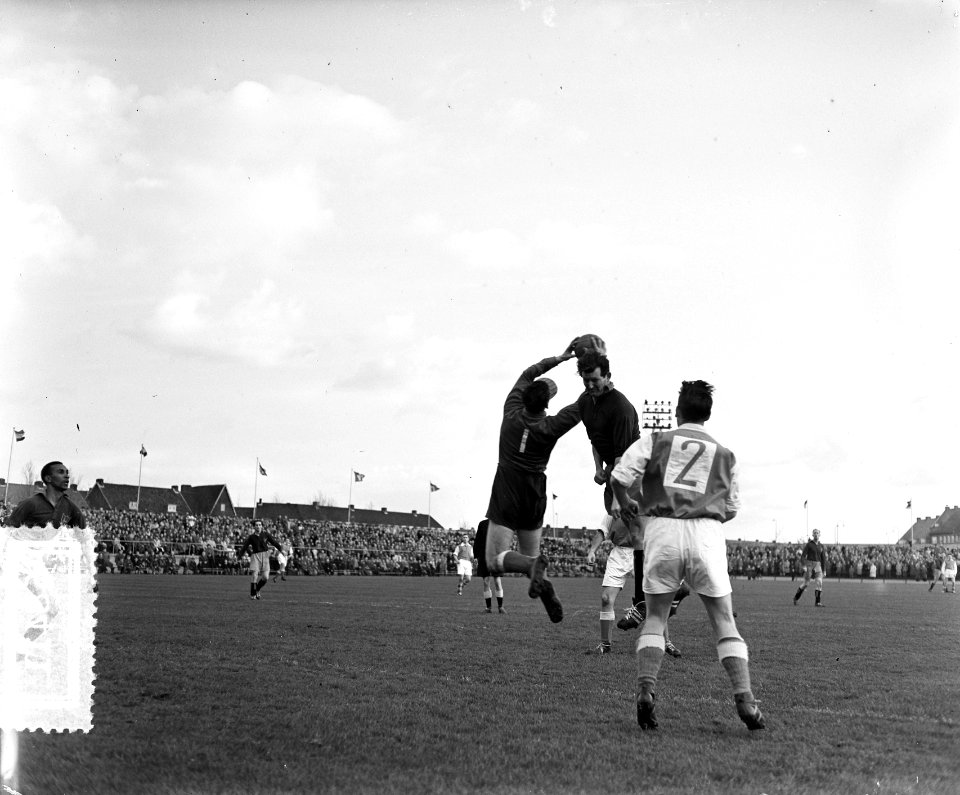 Voetbal Haarlem tegen HVC, Bestanddeelnr 906-8411