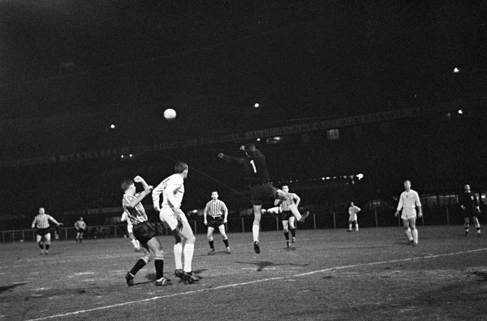 Voetbal Halve Finale Intertoto Feyenoord - Banik Ostrava (Tjechie) 1-0, Bestanddeelnr 913-6128