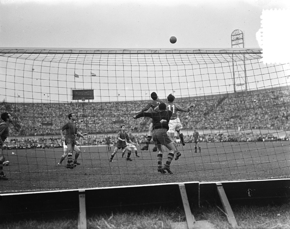 Voetbal Fifa wedstrijd stadion Amsterdam, spelmomenten, Bestanddeelnr 906-0063