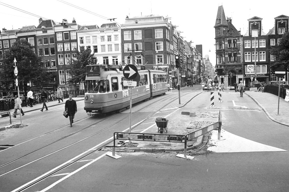 Vluchtheuvels op bruggen Leidsestraat verlengd, Bestanddeelnr 924-8013