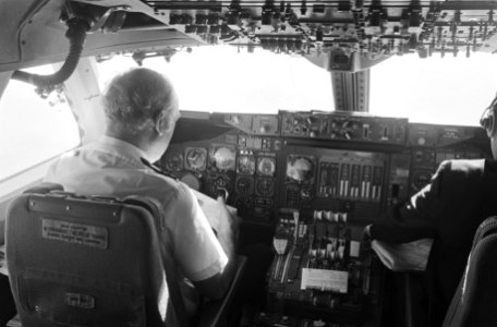 Vlucht met Boeing 747 naar Rome van Schiphol cockpit, Bestanddeelnr 924-3166