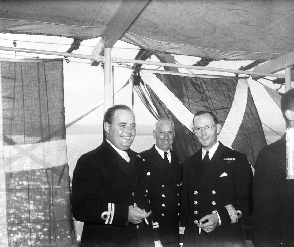 Vlootmanoeuvres. Marine-officieren poseren, Bestanddeelnr 903-4896