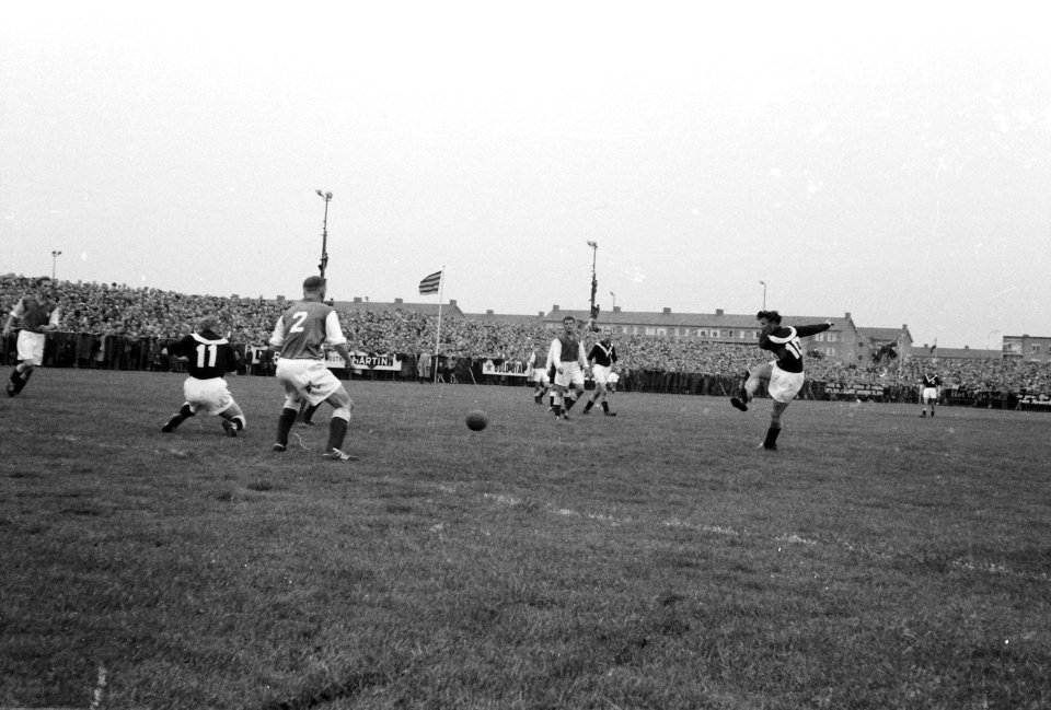 Voetbal Elinkwijk-Enschede 1-0, Bestanddeelnr 908-9311