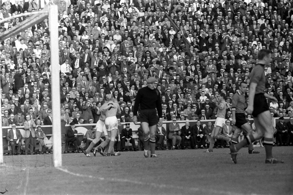 Voetbal Belgie tegen Nederland 1-4 te Antwerpen, Nederland heeft gescoord, Bestanddeelnr 911-6405