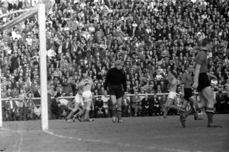 Voetbal Belgie tegen Nederland 1-4 te Antwerpen, Nederland heeft gescoord, Bestanddeelnr 911-6405