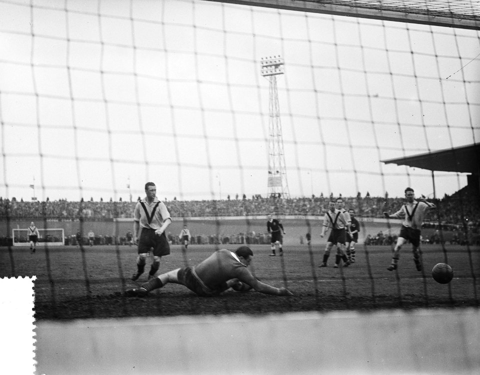 Voetbal DOS tegen Holland Sport 2-1, spelmoment, Bestanddeelnr 907-1795