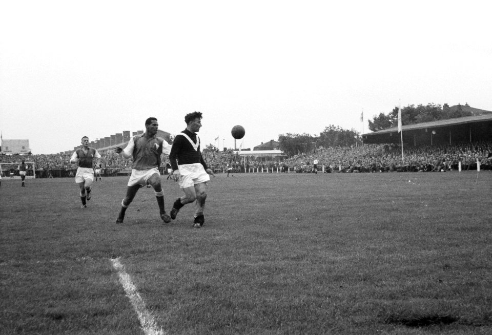 Voetbal Elinkwijk tegen Enschede 1-0, Bestanddeelnr 908-9314
