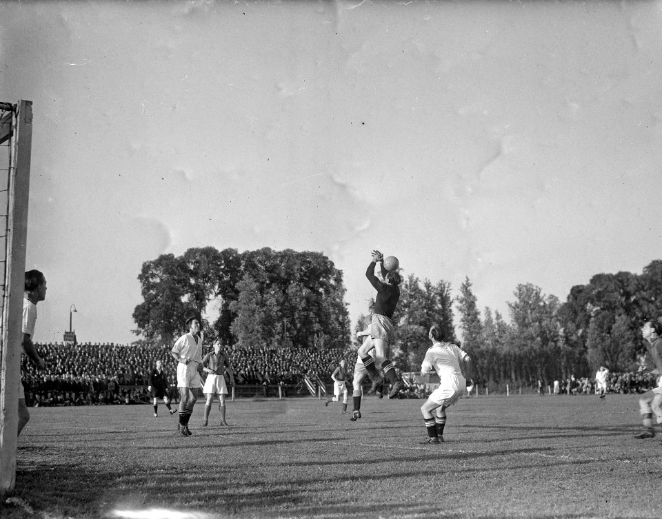 Voetbal Emma Zeeburgia Dordrecht, Bestanddeelnr 902-2643
