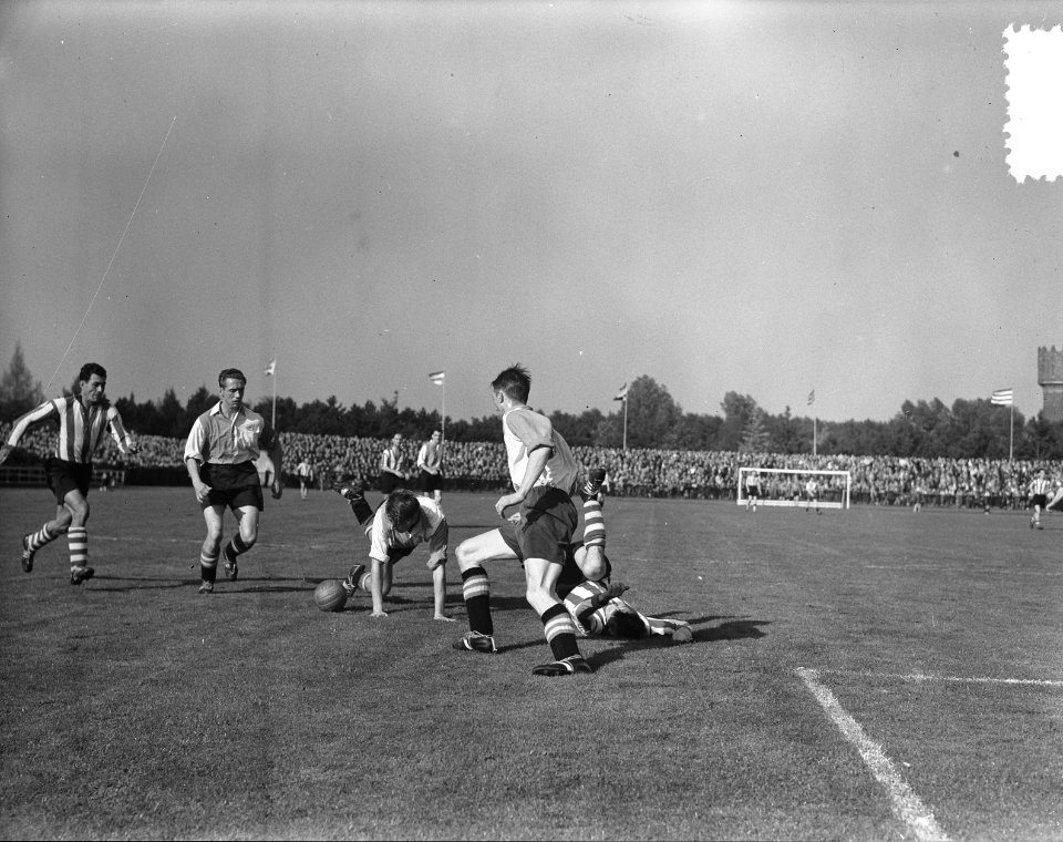 Voetbal Eindhoven tegen Feyenoord 1-1. Spelmoment, Bestanddeelnr 906-7601