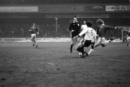 Voetbal AZ67 tegen Feyenoord 5-2, Kees Kist scoort vierde doelpunt voor AZ, Feye, Bestanddeelnr 931-1354