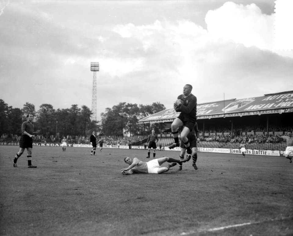 Voetbal Belgie tegen Nederland, oud-internationals te Antwerpen 7-4. Spelmoment , Bestanddeelnr 908-0496