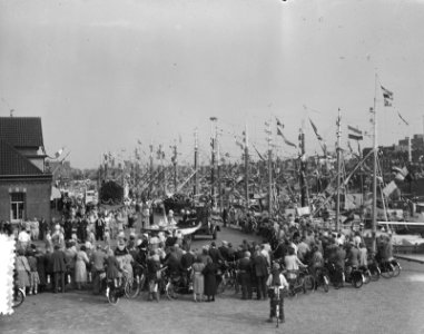 Vlaggetjesdag IJmuiden, Bestanddeelnr 905-1160 photo