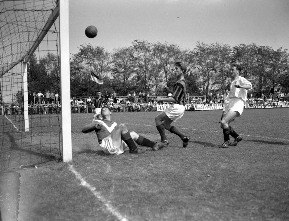 Voetbal DWS tegen ADO, spelmoment, Bestanddeelnr 907-2057