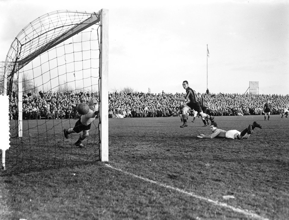 Voetbal EDO tegen VSV 1-2, Bestanddeelnr 906-2109