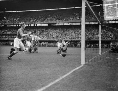 Voetbal aankomst elftal, spelmoment Nederland tegen Stade Francais, Bestanddeelnr 906-0198