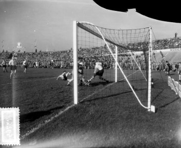 Voetbal DOS tegen Eindhoven 2-2, keeper Janssen, Bestanddeelnr 907-3765