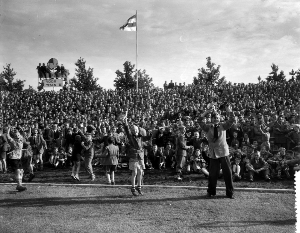 Voetbal Eindhoven tegen DOV, Eindhoven kampioen van Nederland, Bestanddeelnr 906-5519