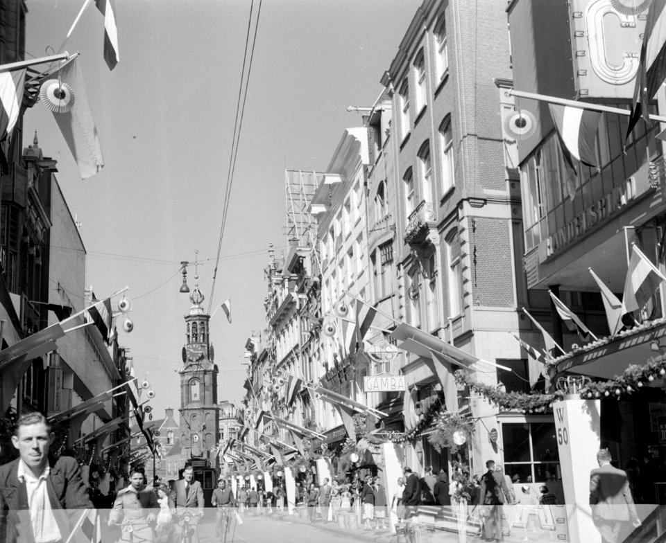 Vlaggenzee in de Reguliersbreestraat, Bestanddeelnr 255-7206