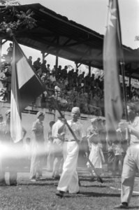 Vlaggenoptocht in stadion, Bestanddeelnr 491-5-1