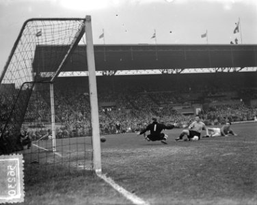 Voetbal. Nederland tegen Zwitserland. Abe doelpunt 1-1, Bestanddeelnr 905-6230