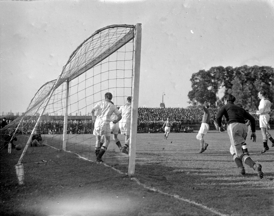 Voetbal Emma Zeeburgia Dordrecht, Bestanddeelnr 902-2642