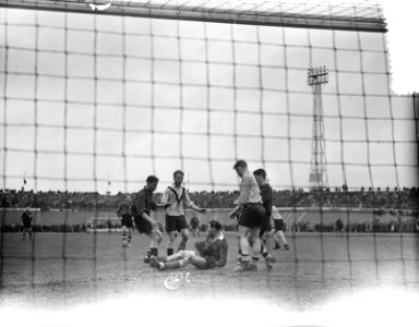 Voetbal DOS tegen Holland Sport 2-1, spelmoment, Bestanddeelnr 907-1794