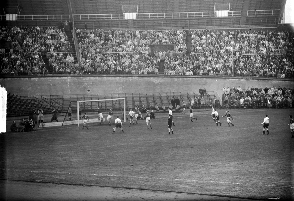 Voetbal. Nederland tegen Djurgarden (Zweden). Spelmoment, Bestanddeelnr 903-7284