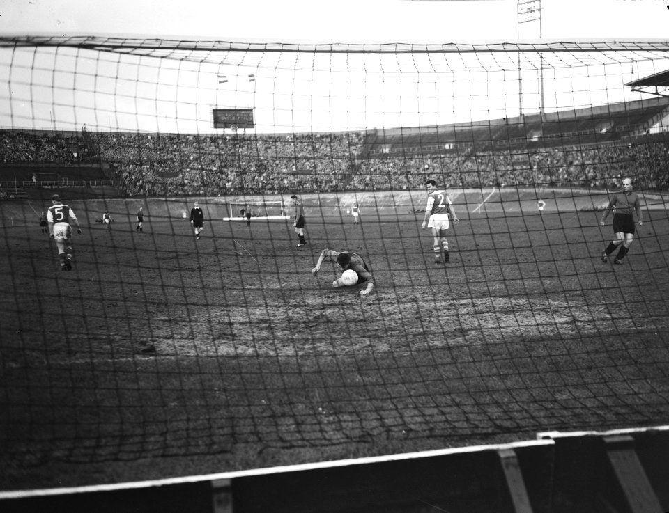 Voetbal .Nederlands Bondselftal tegen FK Austria Wien 4-0, Bestanddeelnr 906-9143