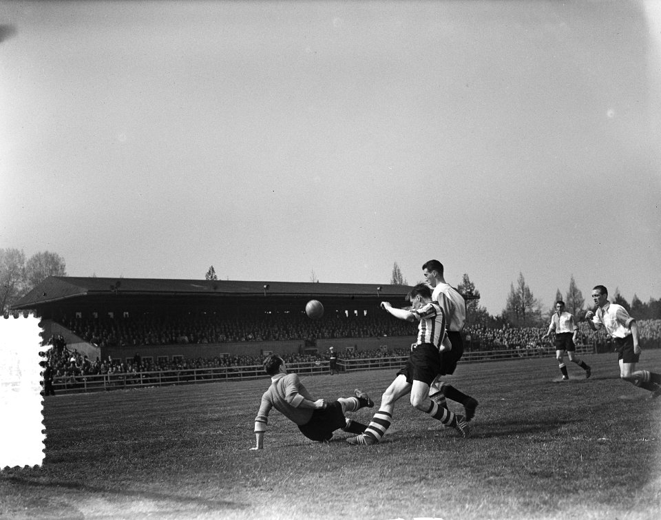 Voetbal Eindhoven tegen Feyenoord 1-1. Spelmoment, Bestanddeelnr 906-4542