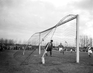 Voetbal Emma tegen Elinckwijk 1-4, Bestanddeelnr 907-4459