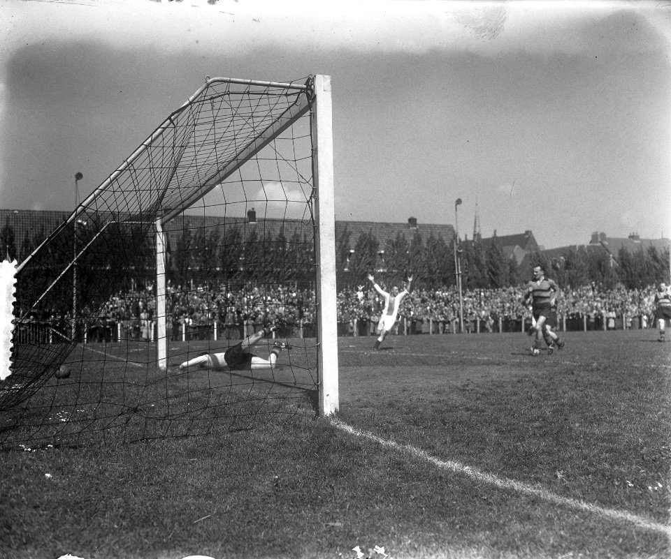 Voetbal. Volewijckers tegen NEC 1-2. Doelpunt, Bestanddeelnr 905-7266