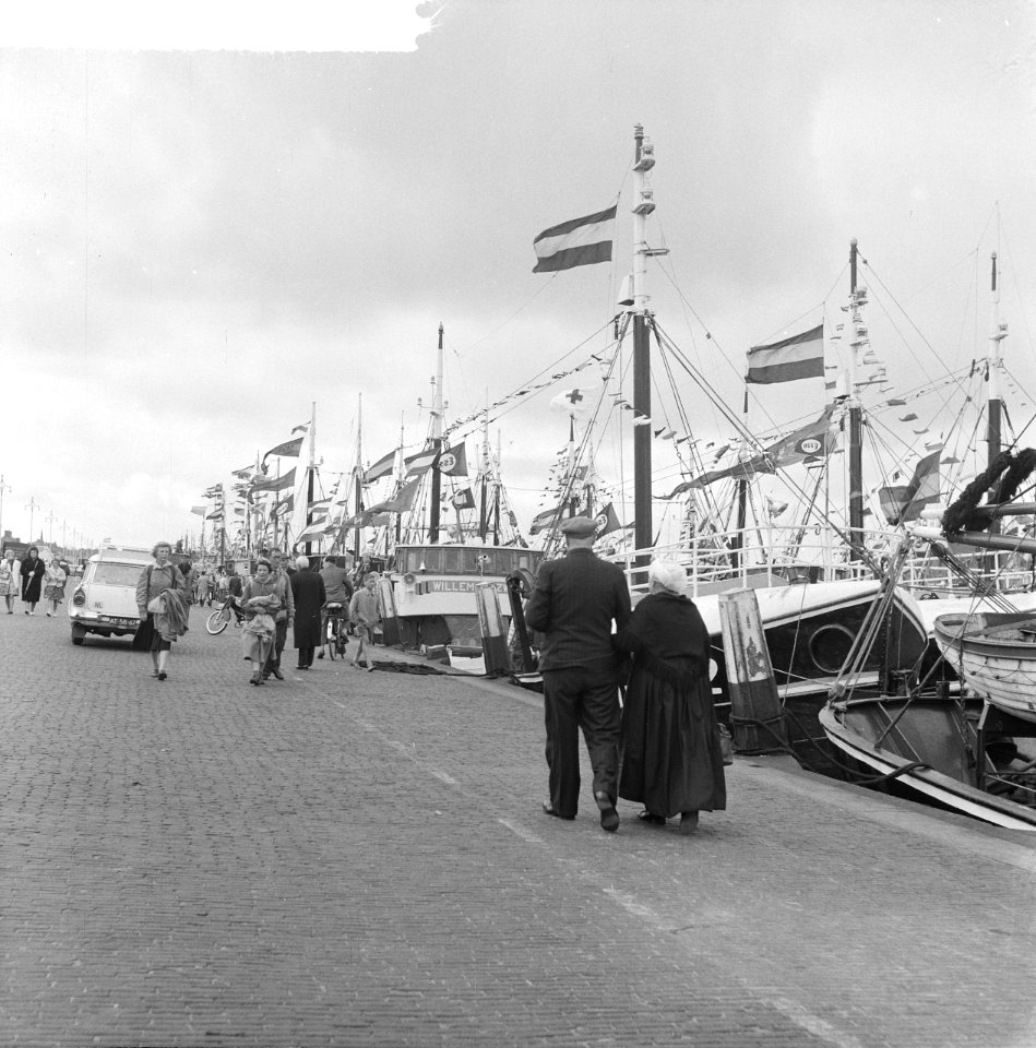 Vlaggetjesdag op Scheveningen. PP nummer 124967, Bestanddeelnr 912-4985