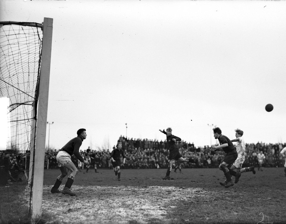 Voetbal. Zeeburgia tegen HBS 1-4, Bestanddeelnr 903-2371